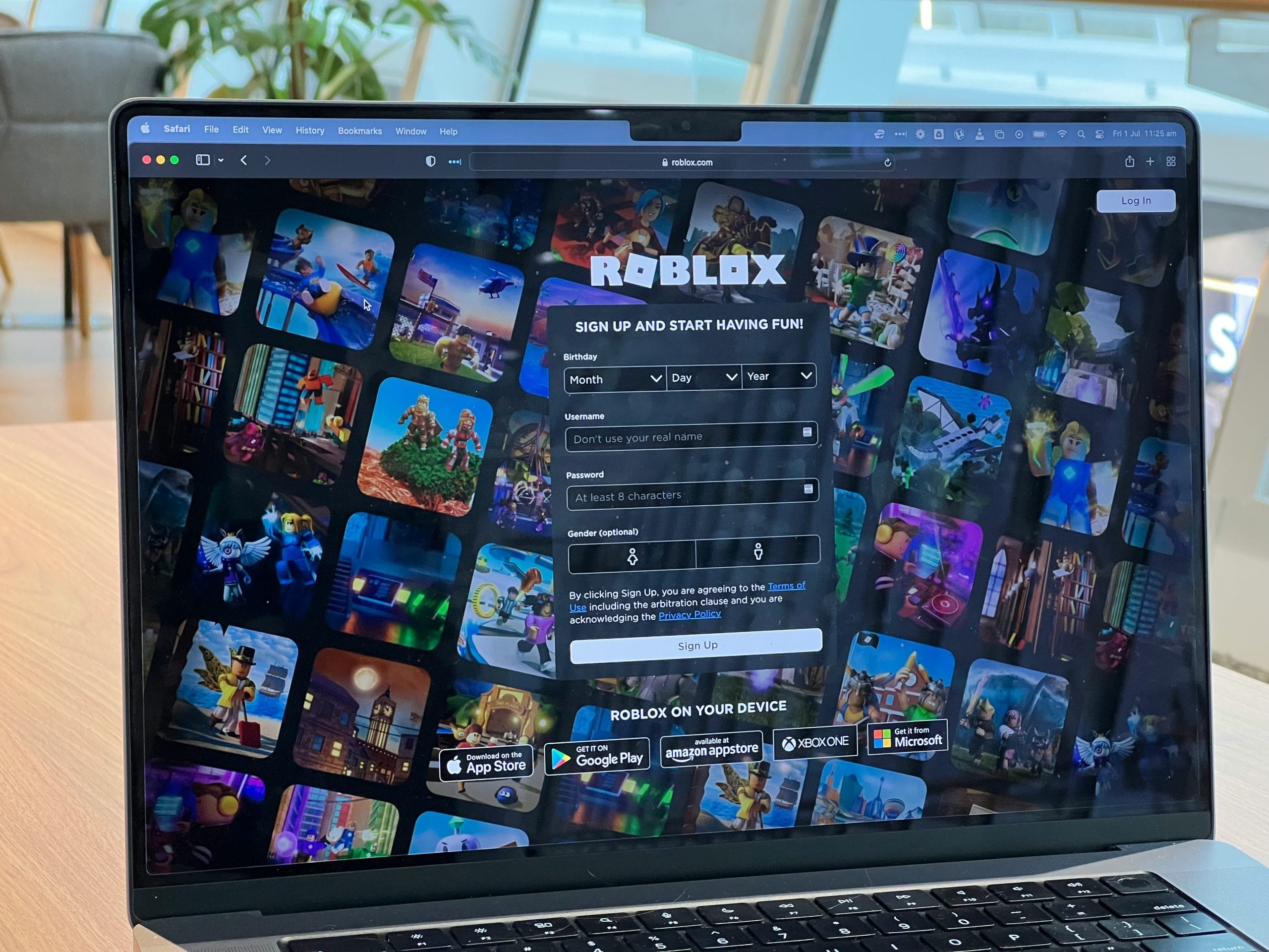 Interface Roblox Build créant un jeu vidéo grâce à une intelligence artificielle depuis un smartphone.